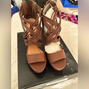 Izabella brown 5in heel. No Tag